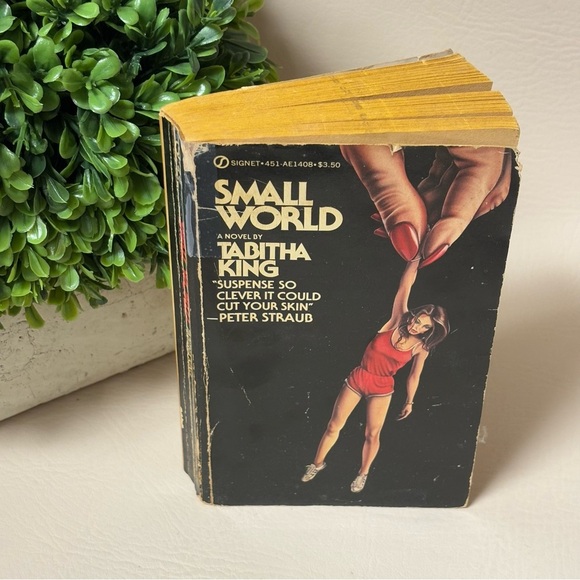 Small World - Tabitha King - Vintage Paperback Book - Signet Edition - Picture 2 of 4